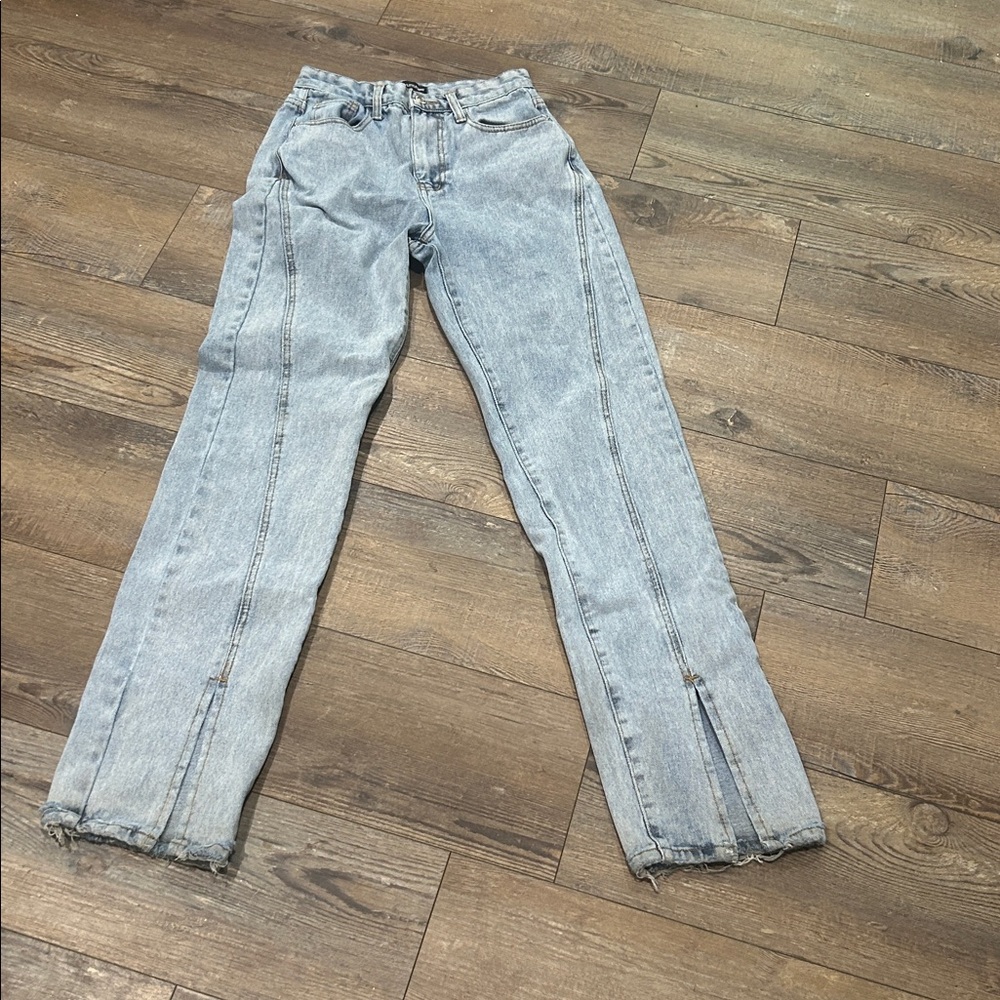 PrettyLittleThing Light Straight Leg Jeans